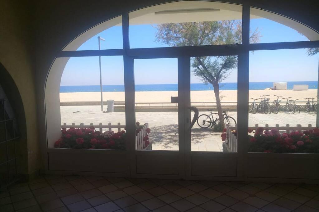 Appartement Estudio Primera Linea De Mar Con Piscina Y Parking à Castell-Castell-Platja d'Aro Extérieur photo